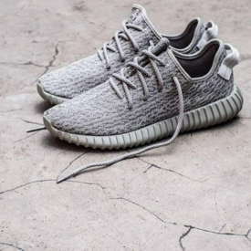 รูปภาพหน้าปกบทความ:รวมแฟชั่นรองเท้า 'Adidas YEEZY BOOST 350' สุดเท่มีสไตล์