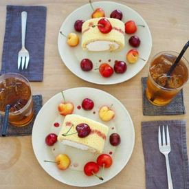 รูปภาพหน้าปกบทความ:นุ่มนิ่มอร่อยฟิน! ไอเดียจัดจาน 'เค้กโรล' ให้ CUTE สไตล์ญี่ปุ่น ถ่ายรูปสวย เหมือนเชฟมาเอง 😘