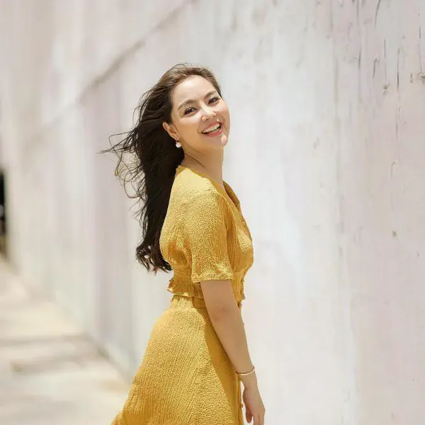 รูปภาพหน้าปกบทความ:เปิดวาร์ป! ส่องแฟชั่นของ "พราวฟ้า การัญชิดา" หรือ มาลา สาวของอาสี่ ในละคร #กรงกรรม