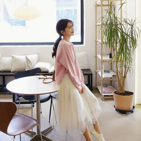 รูปภาพหน้าปกบทความ:ใส่กระโปรงยาว ไม่ให้เชย! ไอเดียแต่งแฟชั่น 'กระโปรงยาว' น่ารักดูดี สดใสสไตล์สาวเกาหลี