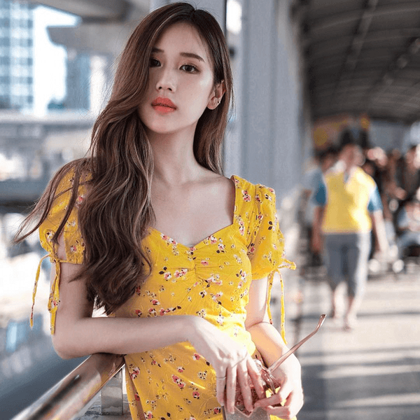 รูปภาพหน้าปกบทความ:เดรสสีเหลืองกำลังมา ส่องไอเดียแฟชั่น ของเหล่าดาราเซเลป #ใส่แล้วขาวสวยมากค่ะซิส