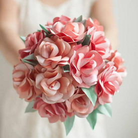 รูปภาพหน้าปกบทความ:DIY : ช่อดอกกุหลาบกระดาษแฮนด์เมด เซอร์ไพรส์คนรัก