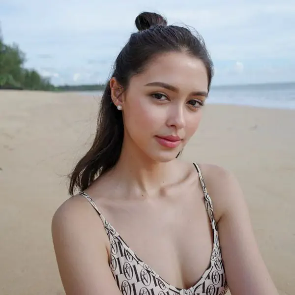 รูปภาพหน้าปกบทความ:ส่องไอเดีย ทรงผมสำหรับ สาวผมยาว ตามฉบับสาว 'แพทริเซีย กู๊ด' สวย เป๊ะ! มีสไตล์!