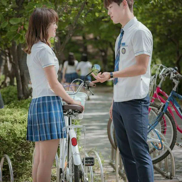 รูปภาพหน้าปกบทความ:ก็เรานั้นมันคนละชั้น~ 7 วิธีรักษาความสัมพันธ์ของ 'คู่รักข้ามรุ่น' #แอบชอบรุ่นพี่-รุ่นน้อง ต้องอ่าน