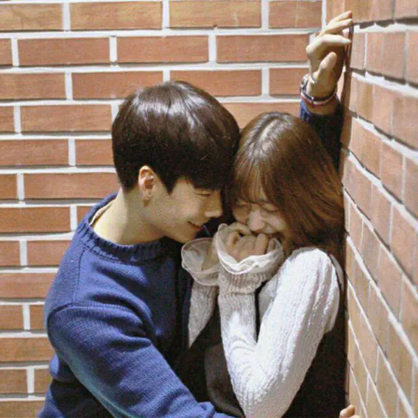 รูปภาพหน้าปกบทความ:หนุ่มๆ ฟังไว้! 7 วิธี "ขอเป็นแฟน" ขอแบบไหน ที่สาวๆ เค้าประทับใจสุดๆ ♡