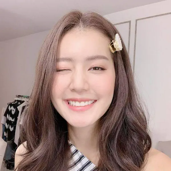 รูปภาพหน้าปกบทความ:ฟาดปั๊วะ ลุคแต่งหน้าของอาเดียว หรือ 'โบว์ เมลดา' แต่งยังไงให้อาจังเอ๋ยหลงรัก #มนตร์กาลบันดาลรัก
