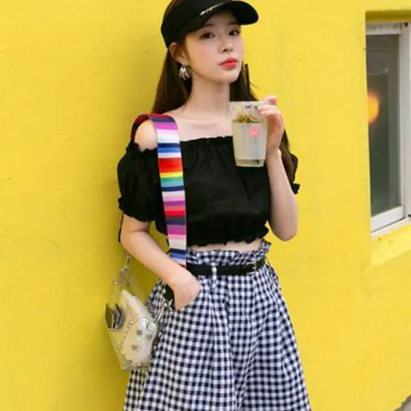 รูปภาพหน้าปกบทความ:In ไม่มี Out กับไอเดียแฟชั่น "เสื้อเปิดไหล่" ใส่แล้วสวยเท่ เก๋ เปรี้ยว หวาน #ครบลุคสุดเริ่ด