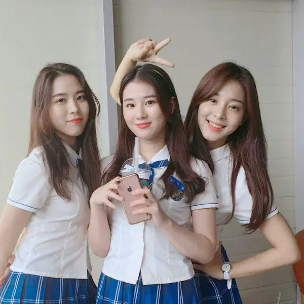 รูปภาพหน้าปกบทความ:ตบบ่าเพื่อนเบาๆ! รวม 40 'แคปชั่นอกหัก ปลอบใจ' แท็กมันไป เห้ย! เรายังอยู่ตรงนี้เว้ยเพื่อน