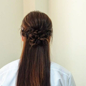 รูปภาพหน้าปกบทความ:How to : ทรงผม 'เปียดอกไม้ครึ่งหัว' ถักเปียแบบสาวหวาน ♥