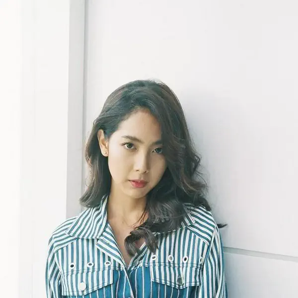 รูปภาพหน้าปกบทความ:เปิดวาร์ป "อีเหมย" หรือ "ฝ้าย นันท์ฑณัฐ" กับความน่ารักหมวยๆ #สวยไม่แพ้อี่นายซ้องปีบเลยเจ้า