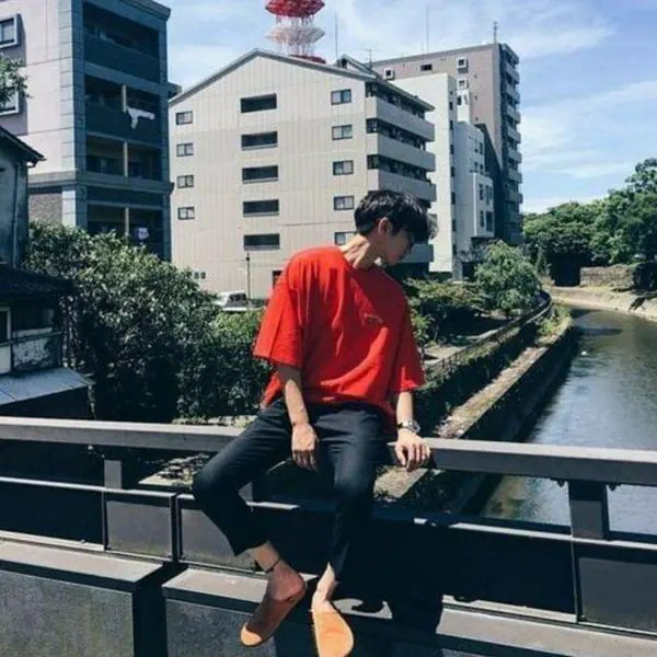 รูปภาพหน้าปกบทความ:#แท็กแฟนมาดู 30 ไอเดีย 'ถ่ายรูปแนวสตรีท' ของเหล่า 'โอปป้าเกาหลี' ดูดีมีสไตล์แบบสุด