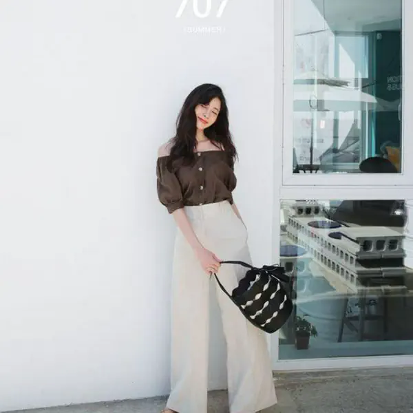 รูปภาพหน้าปกบทความ:Vintage in The Rain! ไอเดีย 'แต่งตัวสไตล์วินเทจ' ให้เข้ากับหน้าฝน #ฟีลนางเอกซีรีส์มาเอง