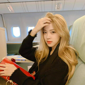 รูปภาพหน้าปกบทความ:อยากหน้าไบรท์ใช่ปะ! รวม 20 ไอเดีย 'ผมสีทอง' (หลายเฉด) สายฝ. สายเกายังไงก็เข้าท่า!