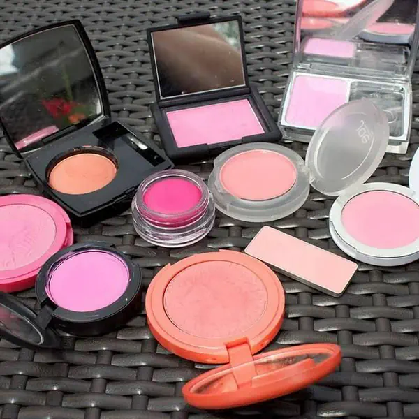 รูปภาพหน้าปกบทความ:5 บลัชออนสีสวยน่าใช้ ที่สาวๆ โต๊ะเครื่องแป้ง Pantip แนะนำ