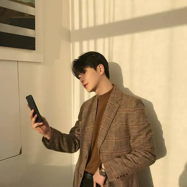 รูปภาพหน้าปกบทความ:หยอดเพื่อ ถ้าไม่ได้คิดอะไร? 8 เหตุผลอธิบายว่า ทำไมผู้ชาย 'ทักแชทอ่อย' แต่ไม่ยอมจีบจริงจัง