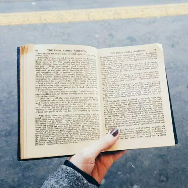 รูปภาพหน้าปกบทความ:รวมลิสต์ “หนังสืออ่านฆ่าเวลา” ระหว่างเดินทาง part II