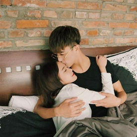 รูปภาพหน้าปกบทความ:เติมความอบอุ่นกันหน่อย! กับ "6 ข้อดีของการกอด" 💕 พลังแห่งการกอด ทรงพลังมากกว่าที่คุณคิด