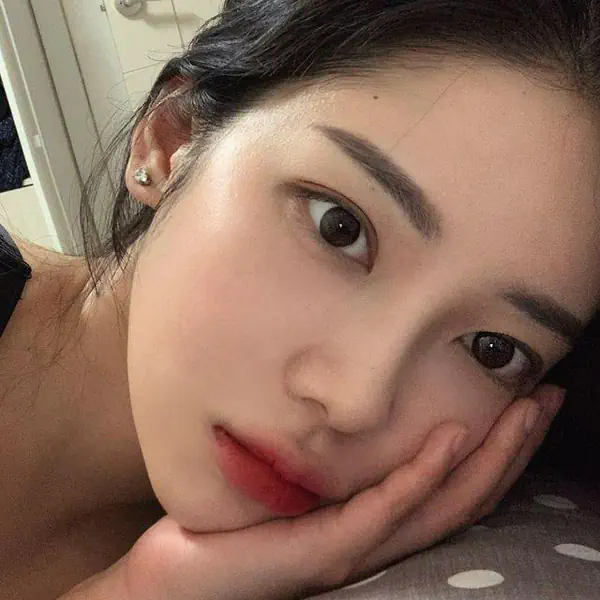 รูปภาพหน้าปกบทความ:#ตาตุ่ยไม่ไหวแล้วแม่! 7 ทริคแต่งหน้าเด็ด 'ซ่อนใต้ตาบวม ตาคล้ำ' ให้ดวงตาสวย เปล่งประกายวิ้งๆ ✧