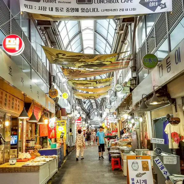 รูปภาพหน้าปกบทความ:ทัวร์กิน Tongin Market ตลาดโบราณย่านพระราชวังเคียงบก ในกรุงโซล