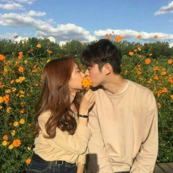 รูปภาพหน้าปกบทความ:มาจุ๊บกัน! ไม่ต้องเขิน... บอกรักกันด้วยการจูบ 💋 ช่วยสร้างสัมพันธ์รักยืนยาว แถมยังเป็นผลดีต่อสุขภาพ
