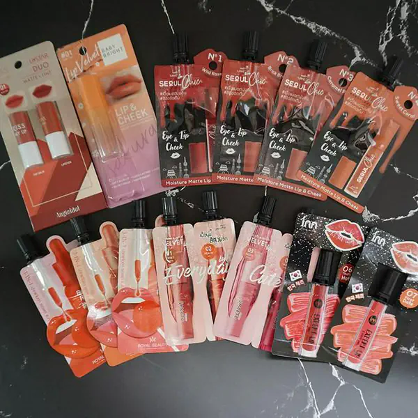 รูปภาพหน้าปกบทความ:รีวิวลิปเซเว่น 6 แบรนด์ดัง! สีสวย สุดปัง ราคาเบาๆ | Naris Amp