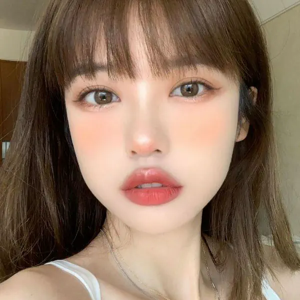 รูปภาพหน้าปกบทความ:หน้าใส ไม่โทรม! 7 เคล็ดลับแต่งหน้าให้ ' ผิวกระจ่างใส ' หน้าฉ่ำไบรท์ ออร่าวิ้งค์ๆ กระจายรอบตัว ✨