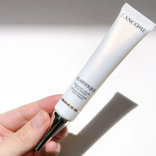 รูปภาพหน้าปกบทความ:Lancome Clarifique น้ำตบและเซรั่มเฉพาะจุดคู่หูผิว Bright!