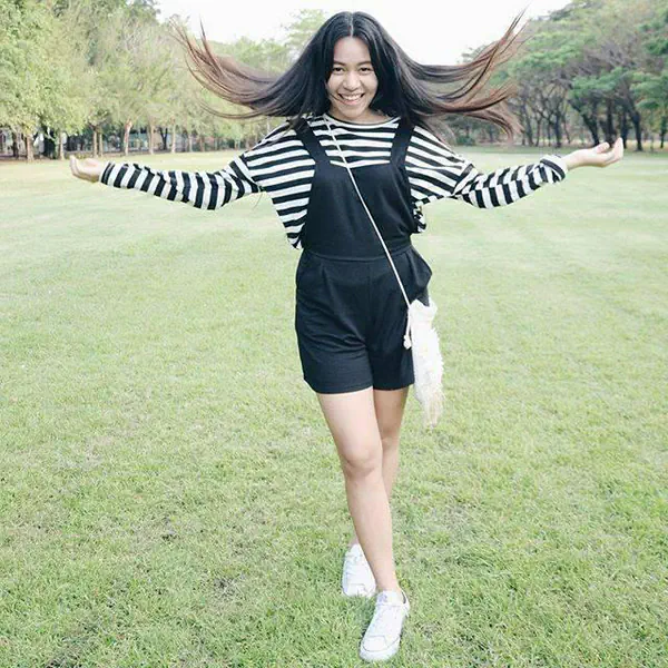รูปภาพหน้าปกบทความ:รวมท่าโพสถ่ายรูปสุดฮิต เก๋ๆ "ผมปลิว พลิ้วเป็นธรรมชาติ"