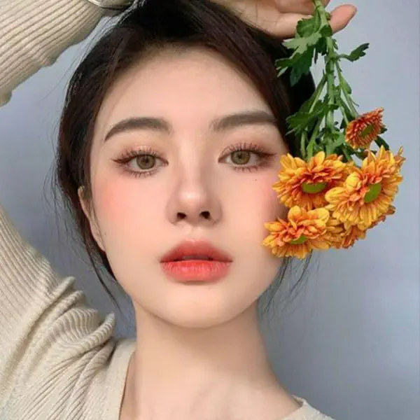 รูปภาพหน้าปกบทความ:ดวงตาเป็นหน้าต่างของหัวใจ! 7 ทริค “ แต่งตา ” ให้ดูสดใส โดดเด่น เป็นประกาย ช่วยเพิ่มเสน่ห์บนใบหน้า 👁