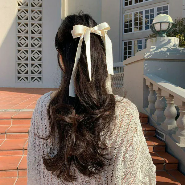 รูปภาพหน้าปกบทความ:ตัดผมสั้นแล้วรู้สึกนอยด์! แชร์ 7 เคล็ดลับ “ เร่งผมยาว ” กระตุ้นผมงอกใหม่ให้ผมยาวไว บำรุงรากผมแข็งแรง