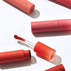 รูปภาพหน้าปกบทความ:ลิปแมตสีสวยตัวใหม่ 'Innisfree Airy Matte Tint' ทินท์เนื้อแมต สีสุดบาดใจ 8 เฉดสี งานดีมาก!