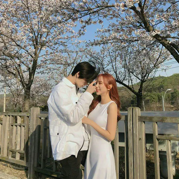 รูปภาพหน้าปกบทความ:นานแค่ไหนก็ไม่มีวันลืม! 7 เหตุผลที่สาวๆ ยังจดจำและไม่ลืม “ รักครั้งแรก ” แม้เวลาจะผ่านไปนานแล้วก็ตาม ❤
