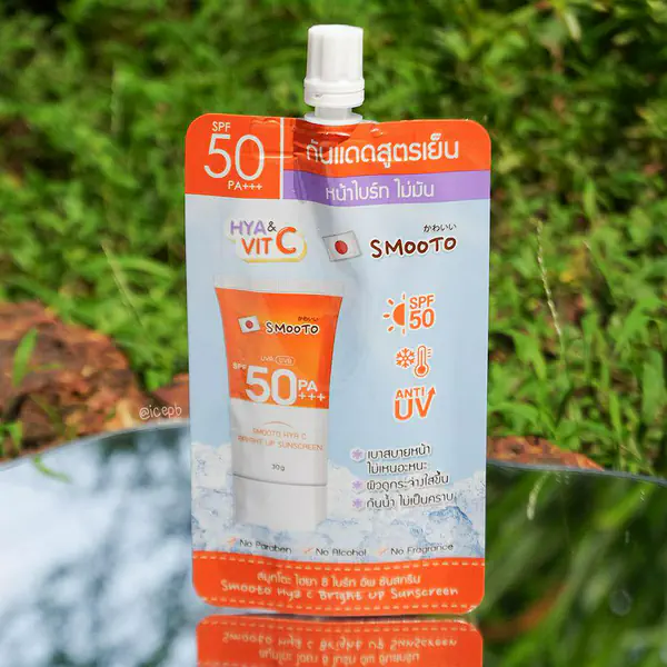 รูปภาพหน้าปกบทความ:รีวิว กันแดด Smooto Hya C Bright Up Sunscreen ทาแล้วเย็น ปรับผิวไบรท์ หน้าไม่มัน