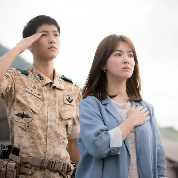 รูปภาพหน้าปกบทความ:ตามดู!! แฟชั่น หมอคัง ในซีรีย์ Descendants of the Sun