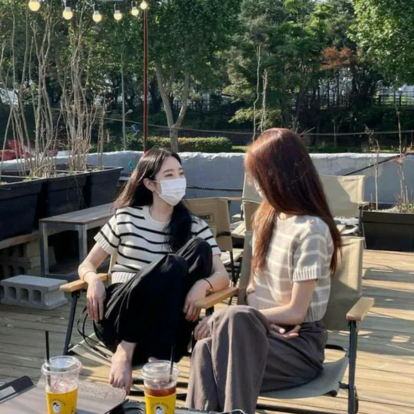 รูปภาพหน้าปกบทความ:หาเพื่อนยังไงดี!? 🤔 มัดรวม 7 ทริค " ทำความรู้จัก " เพื่อนใหม่ใน " รั้วมหาลัย " ฉบับเฟรชชี่