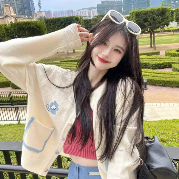 รูปภาพหน้าปกบทความ:สนุกเต็มที่ ไม่ต้องกั๊ก! แค่มี 10 แฟชั่นไอเทม Must Have แต่งตัวไปคอนเสิร์ตยังไงก็หายห่วง