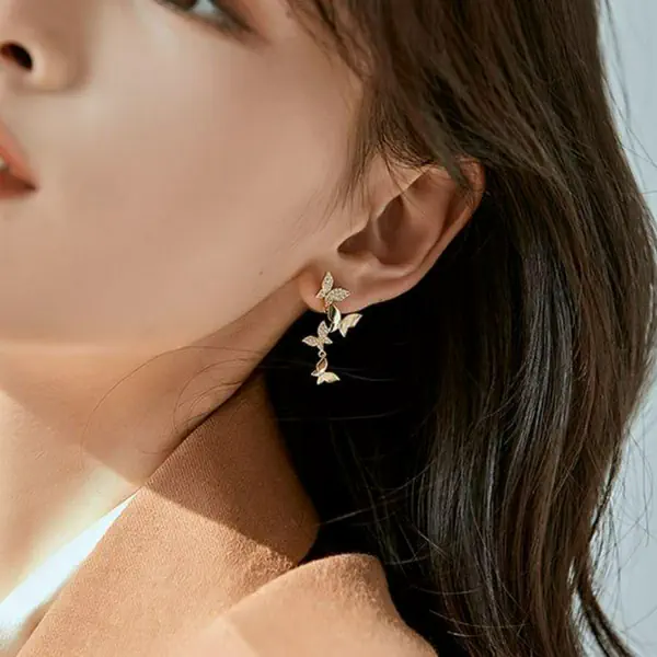 รูปภาพหน้าปกบทความ:มือใหม่เพิ่งเจาะ 👂 รวม 7 เคล็ดลับวิธีดูแล “หูหลังเจาะ” ให้ปลอดภัย ไร้ปัญหา อยู่ได้ยาวนานไม่ตัน!