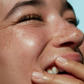 รูปภาพหน้าปกบทความ:เกิดอะไรขึ้น!? " สุขจนล้น " น้ำตาไหลแต่ไม่ได้เสียใจ พร้อมแชร์ต่อประโยชน์ของการร้องไห้