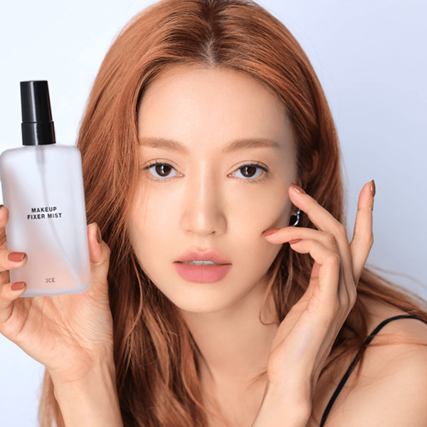 รูปภาพหน้าปกบทความ:ล็อกเมคอัพให้เป๊ะ! ด้วย 7 ทริคใช้ Setting Spray ยังไงให้เมคอัพสวยกริบ ติดทนทั้งวัน