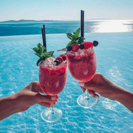 รูปภาพหน้าปกบทความ:ร้อนนี้ต้องจัด! 🔥🍹 รวม 7 สูตรน้ำชง ' โซดา ' เย็นซ่าชื่นใจ ทำง่าย แถมคลายร้อน