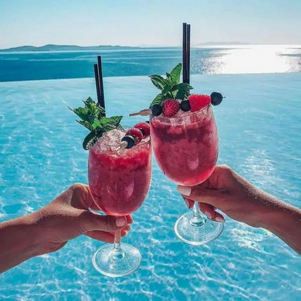 รูปภาพหน้าปกบทความ:ร้อนนี้ต้องจัด! 🔥🍹 รวม 7 สูตรน้ำชง ' โซดา ' เย็นซ่าชื่นใจ ทำง่าย แถมคลายร้อน