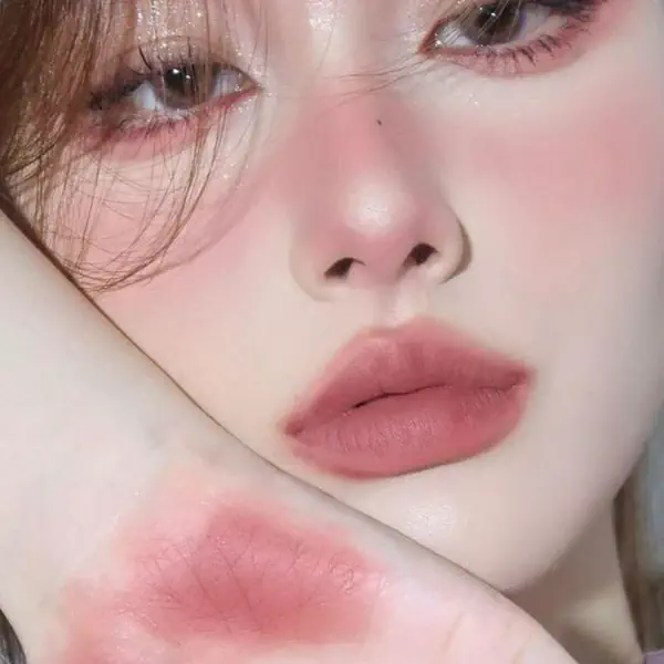 รูปภาพหน้าปกบทความ:Pink Makeup กับ 5 ไอเดียแต่งหน้าโทนชมพูซากุระ สวยละมุนกระจายความฟุ้งแบบหวาน ๆ 🌸