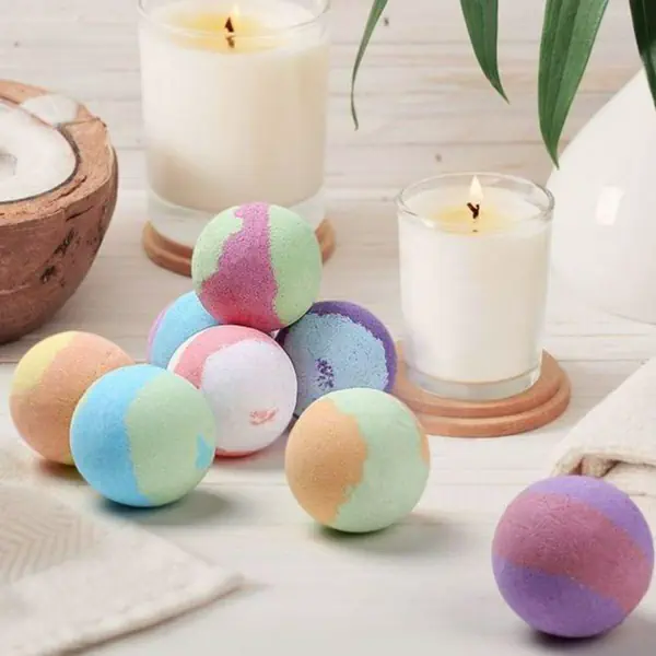 รูปภาพหน้าปกบทความ:Bath Bomb คืออะไร ? พารู้จักไอเทมสปาผิว ตัวช่วยอาบน้ำให้ไม่น่าเบื่ออีกต่อไป