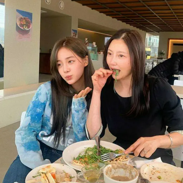 รูปภาพหน้าปกบทความ:วัยผู้ใหญ่ควรกินอะไร ให้ดีต่อสุขภาพ พร้อมอาหารที่เลี่ยงได้ต้องรีบหลีกเลี่ยง!