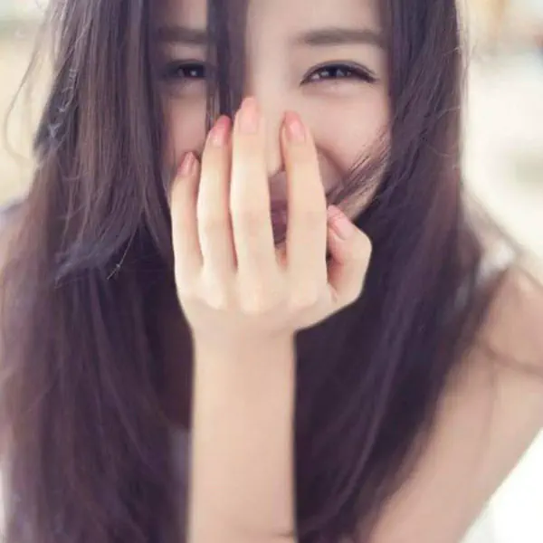 รูปภาพหน้าปกบทความ:ก็เค้าเขินอ่า! รวมท่าโพสถ่ายรูป 'เอามือปิดหน้า' สำหรับสาวขี้อาย ❤
