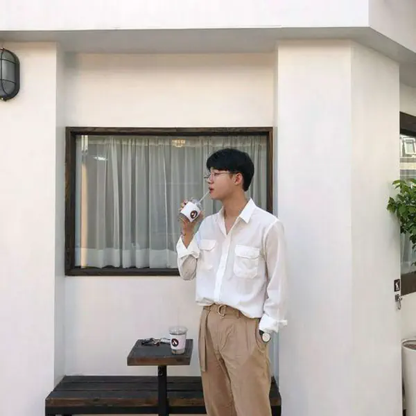 รูปภาพหน้าปกบทความ:ส่อง 20 ไอเดียการแต่งตัวผู้ชายสไตล์มูจิ เจอแบบนี้แล้วแพ้เล้ย! 👱🏻♂️🍂